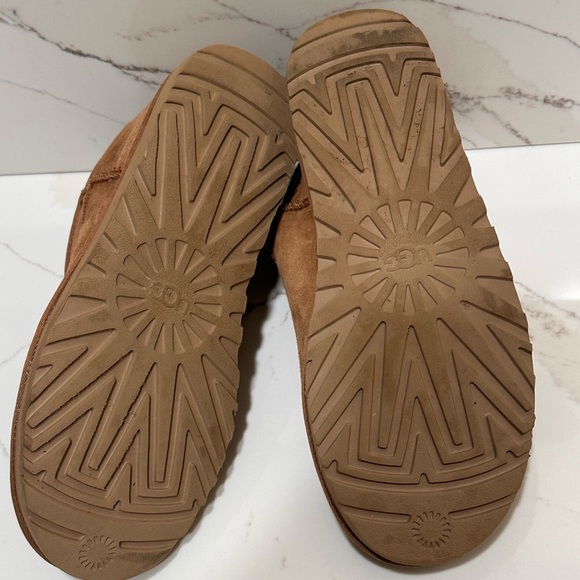 Chestnut UGG boots - Picture 7 of 7